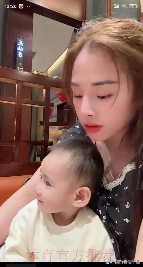 越南U23功臣范明福女友曝光,抖音红人黄兰英坐拥370万粉丝 越南U23功臣范明福女友曝光,抖音红人黄兰英坐拥370万粉丝