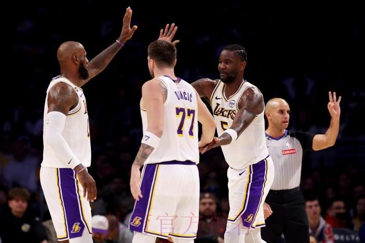 詹姆斯得分突破51000分成NBA第一人 湖人胜猛龙